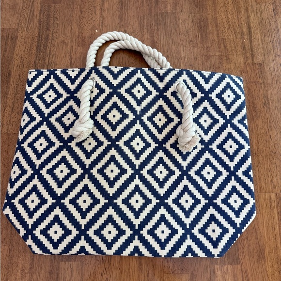 NWT Summer & Rose Beach Tote Navy & Cream Diamond - Picture 6 of 16